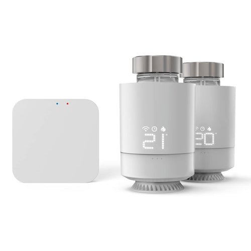 Hama Smartes Heizkörperthermostat Starter-Set 2 St. mit Hub, Weiss. Zwei weiße, zylindrische Thermostate und Hub zur smarten Heizungsregelung.