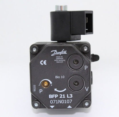 Danfoss Ölpumpe BFP 21 L 3 für Brenner - 071N0107, kompakte, silber-graue Blockpumpe. Fördert Heizöl zum Brenner.