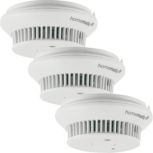 Homematic IP Smart Home Rauchwarnmelder 3er-Set Q-Label: Drei weiße, runde Melder. Erkennt Brandrauch, warnt zuverlässig vor Feuer.