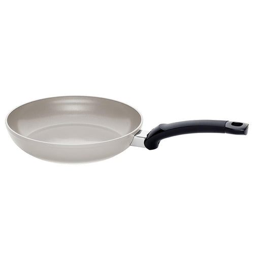 Fissler Ceratal Classic Keramik Bratpfanne Induktion Ø 24 cm. Runde Pfanne mit schwarzer Keramikbeschichtung zum Braten und Anbraten auf Induktionskochfeldern.
