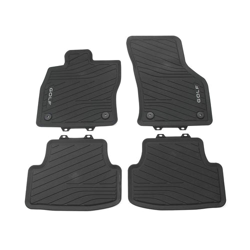 Volkswagen Golf Gummi Fussmatten Premium – 4er-Set mit Schriftzug. Schwarze, konturierte Gummimatten schützen den Fahrzeugboden vor Schmutz und Nässe.