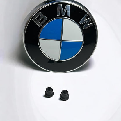 BMW Original Logo – Motorhauben Emblem mit Befestigungsösen. Rund, blau-weiß, verchromt. Dient der Markenidentifikation.