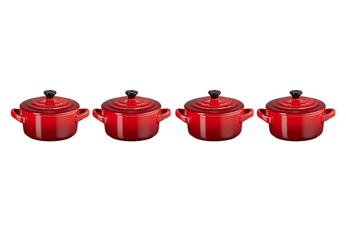 Le Creuset Mini Cocottes Steinzeug 4er-Set – Kirschrot 200ml: 4 runde, kirschrote Steinzeug-Töpfchen zum individuellen Servieren & Backen.