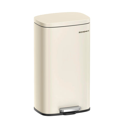 SONGMICS LTB03A02 Tret-Küchenmülleimer 30 Liter Sandbeige. Rechteckiger 30-Liter-Abfalleimer in Sandbeige. Per Tretmechanismus für Küchenabfälle.