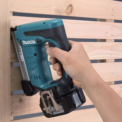 Makita Akku-Tacker DST221Z 18.0V – ohne Akku und Ladegerät