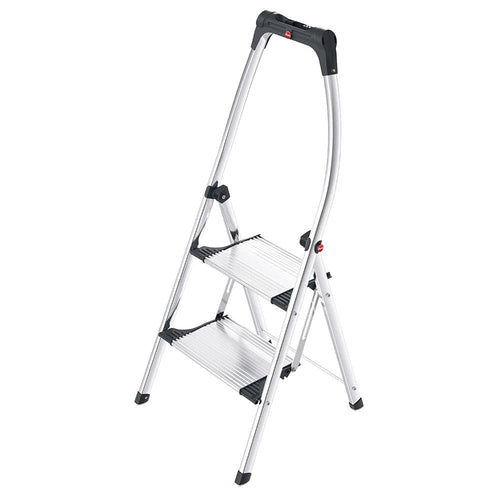 Hailo K100 Topline Alu Klapptritt Leiter - 2 Stufen 150kg Silber. Kompakte, silberne 2-Stufen-Leiter aus Aluminium für sicheren Stand bei erhöhten Arbeiten.