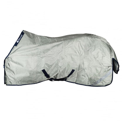Bucas PowerTurnout Pferdedecke Light stay-dry 145 Silber: Silberne Pferdedecke hält das Pferd trocken bei nasser Witterung.
