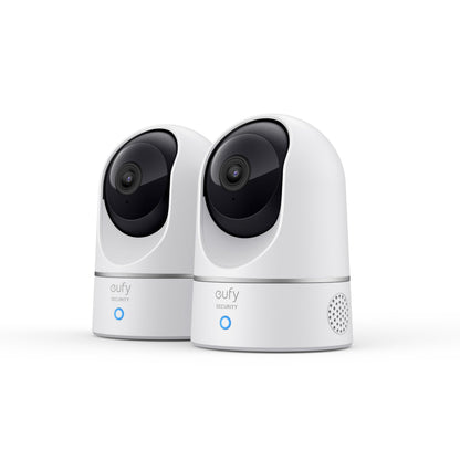 eufy Security Indoor Cam E220 2K WLAN Überwachungskamera 2er-Pack. Zwei kompakte, weiße Kameras zur 2K WLAN-Überwachung von Innenräumen.