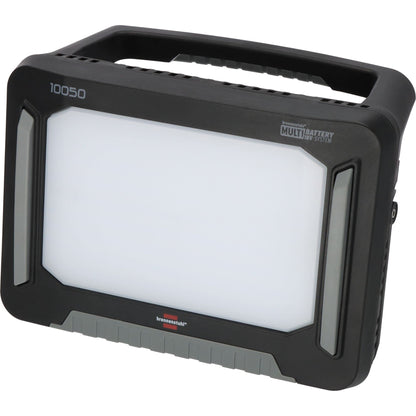 Brennenstuhl Baustrahler LED Hybrid Multi Battery 10050 MH 100W. Schwarz-gelber LED-Strahler. Beleuchtet Baustellen mobil oder per Kabel.