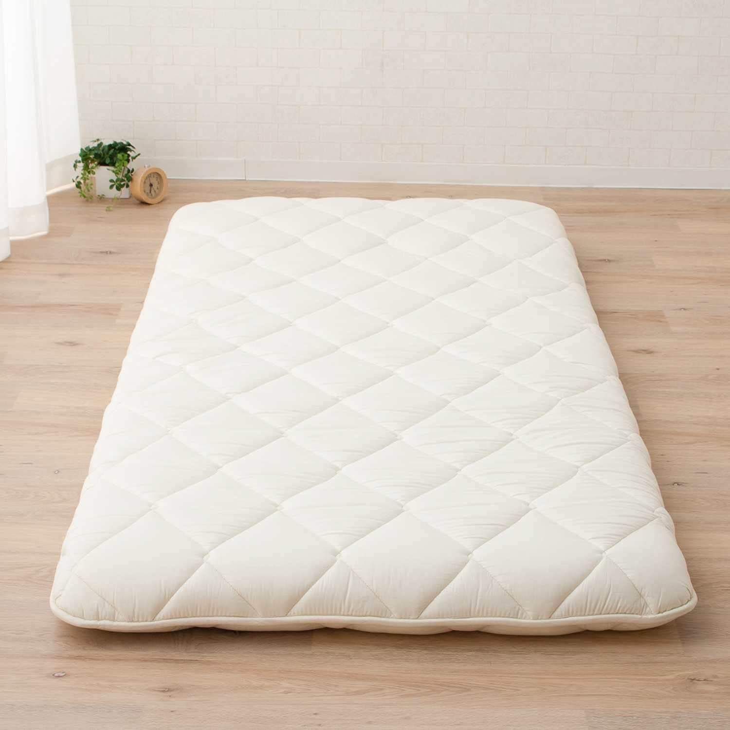 EMOOR CLASSE Japanische faltbare Futonmatratze 100x200 cm Weiss. Rechteckige, weisse Matratze. Ideal als platzsparende Schlafunterlage.