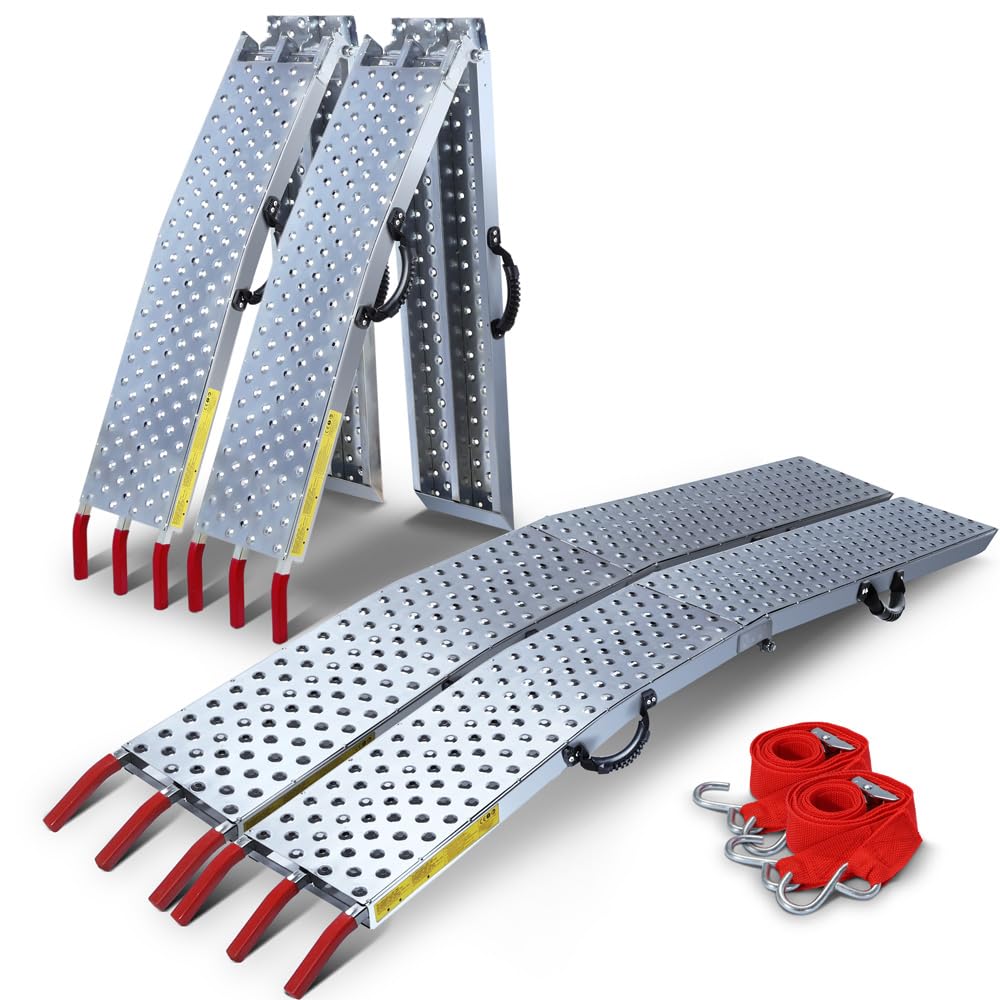 VOUNOT Faltbare Auffahrrampen Laderampen - 2 Stk. 800 kg. Zwei faltbare, silberne Rampen mit geriffelter Oberfläche. Zum sicheren Verladen von Fahrzeugen.