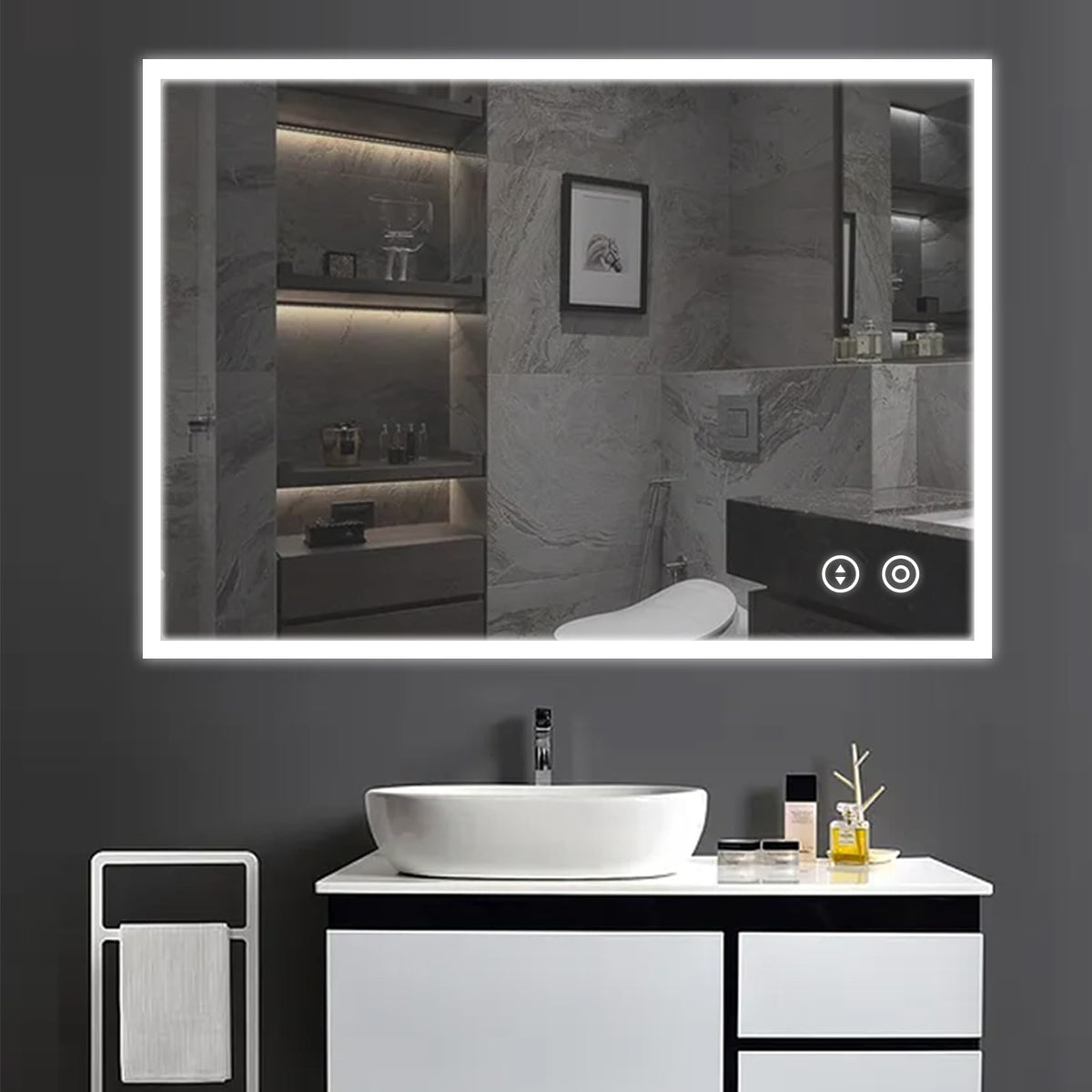 YOLEO LED Badspiegel 80x60cm dimmbar mit Touch und Steckdose. Spiegelleuchte für Körperpflege; dimmbar via Touch, int. Steckdose.