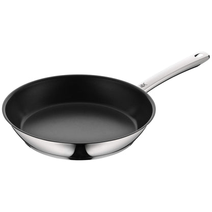 WMF Cromargan Edelstahl Bratpfanne beschichtet 28 cm backofenfest. Runde, silberne Pfanne mit dunkler Beschichtung zum Braten und Garen im Ofen.