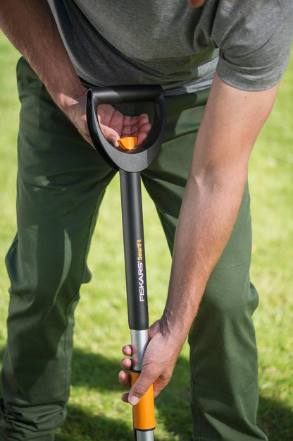 Fiskars Smart-Fit Teleskop-Unkrautstecher Schwarz/Orange