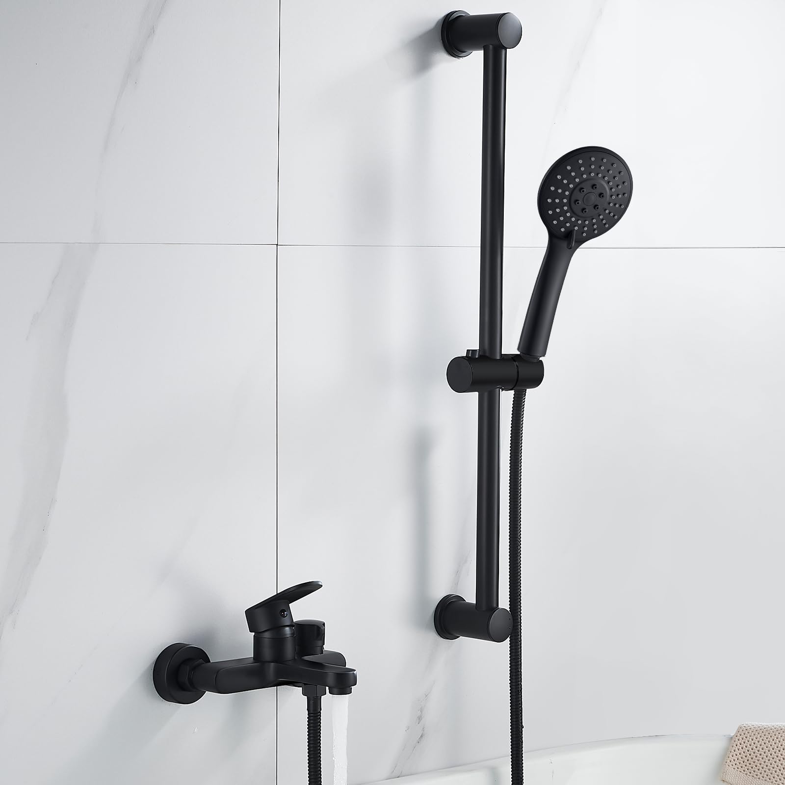 Wannenarmatur Duschsystem Schwarz – Komplettset mit Handbrause: Schwarze Armatur mit Duschstange zur Badewannenbefüllung und Dusche.