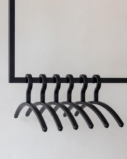 Metallbude FAY Kleiderbügel 6er Set schwarz, Kunststoff, 46 cm – schlanke Form für Jacken und Mäntel