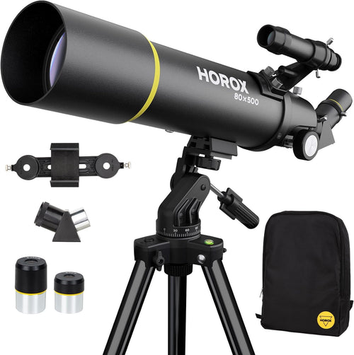 AstroView Refraktor Teleskop 80/500mm - Tragbar mit Zubehör. Schwarzer, zylindrischer Tubus auf Stativ zur astronomischen Beobachtung von Himmelsobjekten.