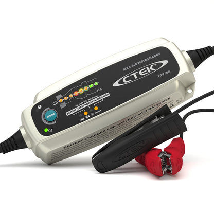 CTEK MXS 5.0 Test & Charge Batterieladegerät Auto LKW 12V. Kompaktes, schwarzes Gerät. Diagnostiziert und lädt 12V Blei-Säure-Akkus.