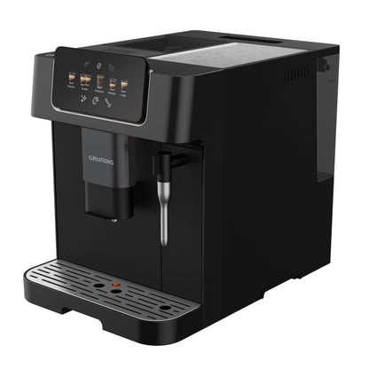 GRUNDIG KVA 6230 Kaffeevollautomat. Schwarzes Gerät mit integrierter Milchaufschäumdüse. Bereitet Kaffee und Milchschaumgetränke zu.