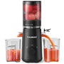 TUUMIIST Slow Juicer Entsafter. Schwarzes, vertikales Gerät mit extragrossem 135mm Einfüllschacht. Entsaftet Obst & Gemüse für frische Säfte.