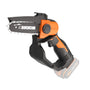WORX WG324E.9 Akku-Einhand-Astsäge 20V, kompakte schwarz-orange Säge mit kurzem Sägeblatt für effizienten Baum- und Strauchschnitt.