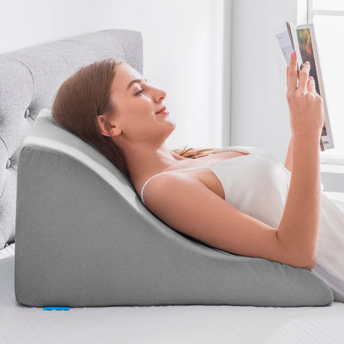 NOFFA Memory Schaum Keilkissen Rückenlehne - Ergonomisch Breit. Breites Keilkissen aus Memory-Schaum für ergonomische Rückenunterstützung.