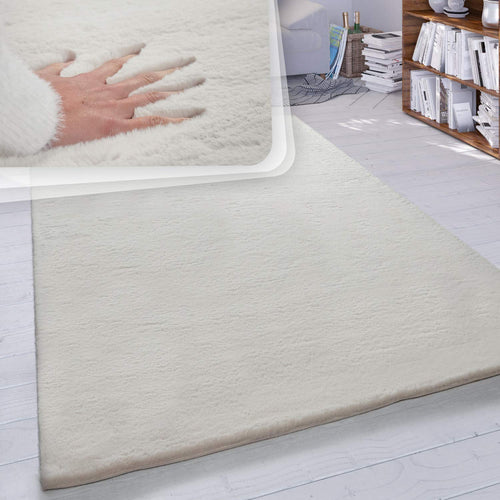Paco Home Shaggy Kunstfell Teppich - Creme 160x230 cm, rechteckiger Hochflor in Creme. Wärmt den Boden und verschönert Wohnräume.
