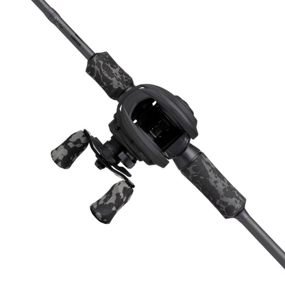 Abu Garcia MAX X Black Ops Baitcast Combo 1.98m 10-40g – Schwarz. Schwarze Baitcast-Ausrüstung zum Werfen von Ködern 10-40g.