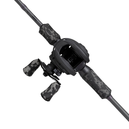 Abu Garcia MAX X Black Ops Baitcast Combo 1.98m 10-40g – Schwarz. Schwarze Baitcast-Ausrüstung zum Werfen von Ködern 10-40g.