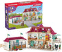 SCHLEICH Horse Club Lakeside Pferdehof Pferde Spielset - 42551: Detaillierter brauner Pferdehof mit grünem Dach, Zaun und Figuren zum Spielen.