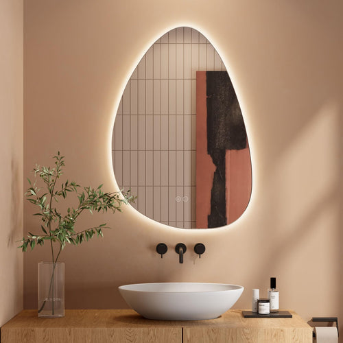 Dripex LED Badezimmerspiegel Dimmbar Asymmetrisch – 80x55 cm. Silbern reflektierend, asymmetrisch, mit dimmbarer LED. Für Badbeleuchtung & Betrachtung.