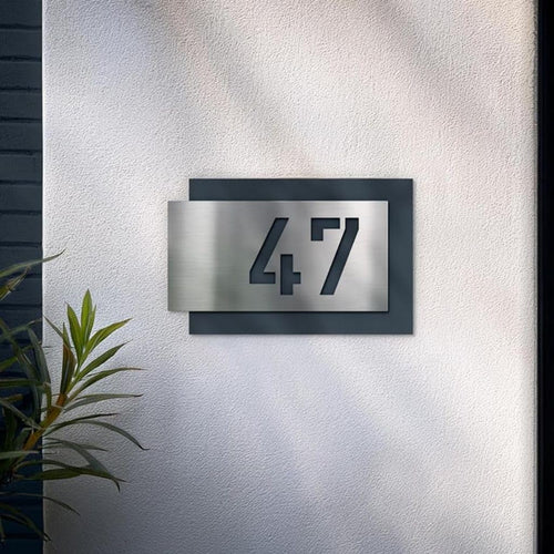 Metzler Hausnummernschild Edelstahl Anthrazit 271 x 175 mm mit gebürsteter V2A-Front und 3D-Effekt