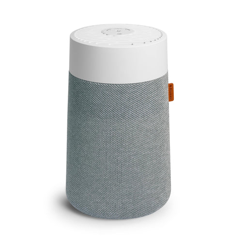 BLUEAIR Blue Pure Mini Max Luftreiniger. Kompaktes, weiß-blaues Gerät. Reinigt die Luft effizient in Büros und Schlafzimmern.