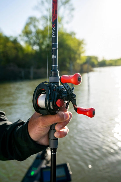 Abu Garcia MAX X Raubfisch Baitcast Combo - Black/Red