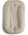 Snuggle Me Babynest 0-9 Monate Bio-Baumwolle - Birch, hellbeige, U-förmig, für sichere, begrenzte Schlaf- und Ruhezonen.