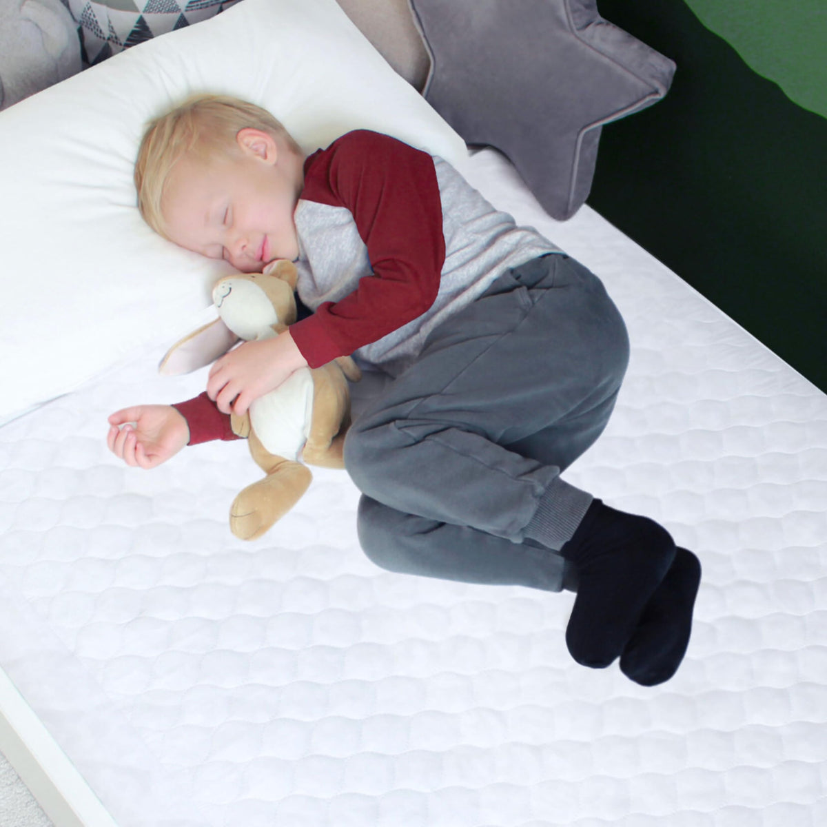 Hygge Sheets Kids Bettunterlage wasserdicht, 2er-Pack, weiss – gesteppte Molton-Oberseite, Steckflügel