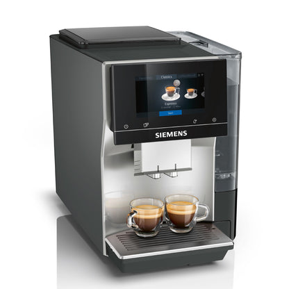 Siemens EQ700 classic TP715E17 Kaffeevollautomat - Inox Silver. Inox-silbernes Gerät. Mahlt Bohnen, brüht Kaffeespezialitäten.