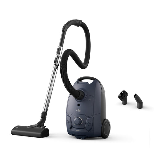 AEG CLEAN 5000 Staubsauger mit Beutel – Modell AB51C1DB. Dunkelblauer Bodensauger, Schlauch, Bodendüse zur Staubentfernung.