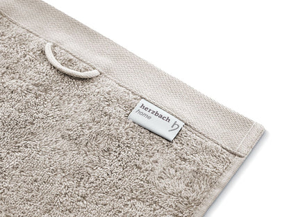 herzbach home Duschtuch 2er-Set Sandgrau, 70 x 140 cm, Baumwolle