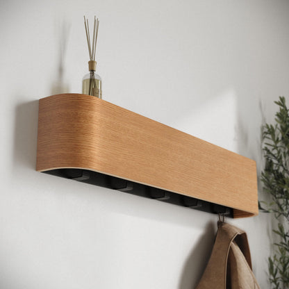 Kazai. Wandgarderobe 'Toke' | Moderne Design-Garderobe mit verdeckten Wandhaken | Garderobenpaneel aus Massivem Echtholz-Furnier | Eiche