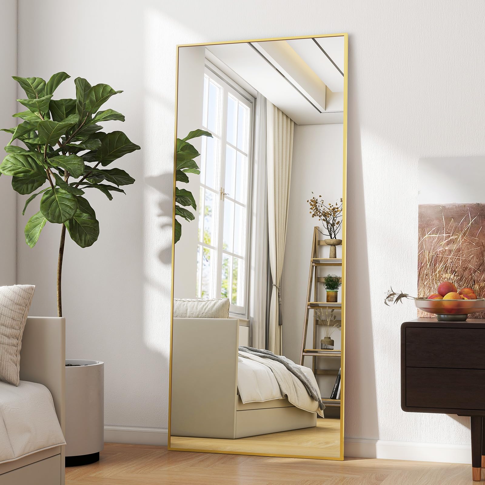 BEAUTYPEAK bruchsicherer Ganzkörperspiegel Standspiegel – 60x165 cm Gold. Rechteckiger Standspiegel mit Goldrahmen zur Ganzkörperansicht.