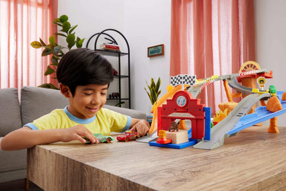 Mattel Disney Pixar Cars Rennen & Retten Rennstrecke Spielset JFL57