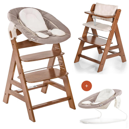 hauck Alpha+ Newborn Set 2in1 Bouncer Babyhochstuhl - Walnuss. Walnussfarbener Holzhochstuhl mit grauem Neugeborenenaufsatz für Liege- & Sitzpositionen.