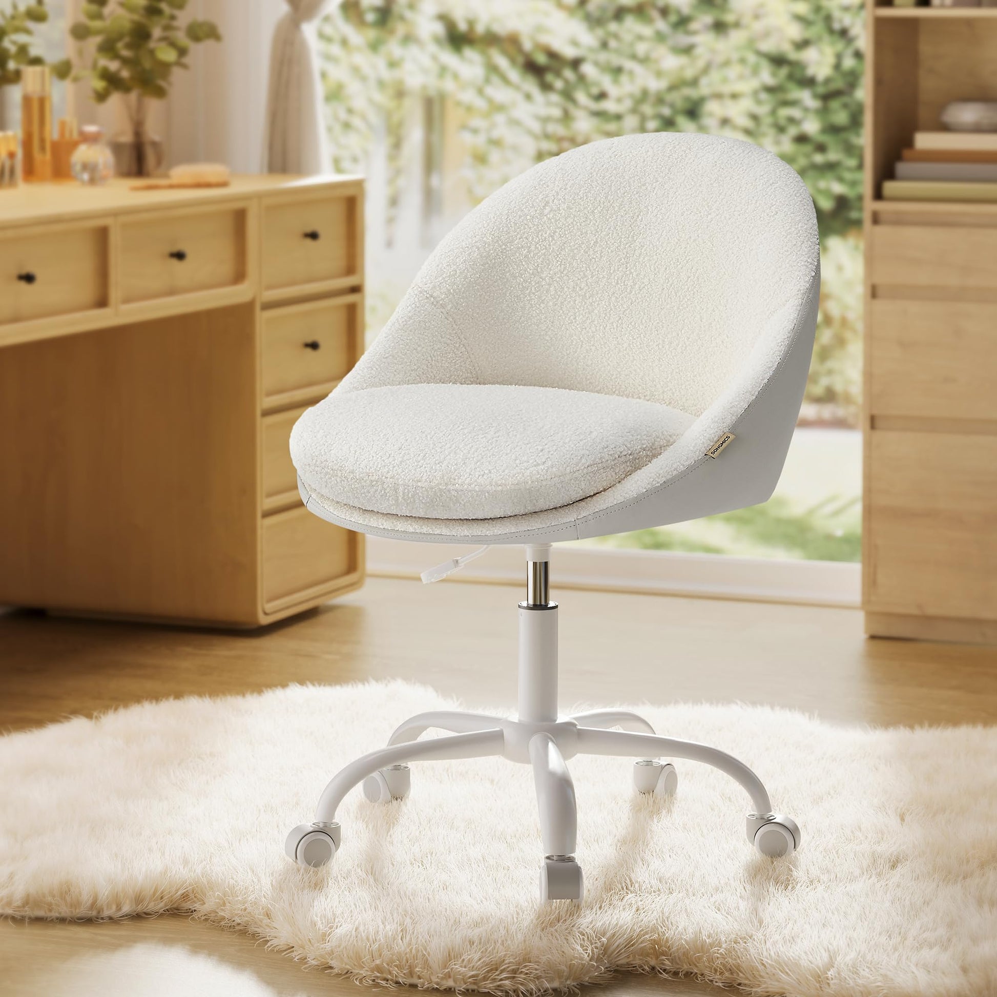 SONGMICS OBG020W01 Homeoffice Stuhl Sherpa – Cappuccinobeige, drehbar, höhenverstellbar mit Sherpa-Bezug, für Homeoffice-Arbeit.