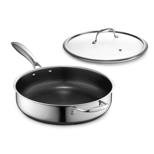 HexClad Hybrid-Antihaft-Schmorpfanne mit Deckel – 4.5 L. Tiefe, runde Pfanne, silbern mit Wabenstruktur, Glasdeckel. Zum Schmoren, Braten und Anbraten.