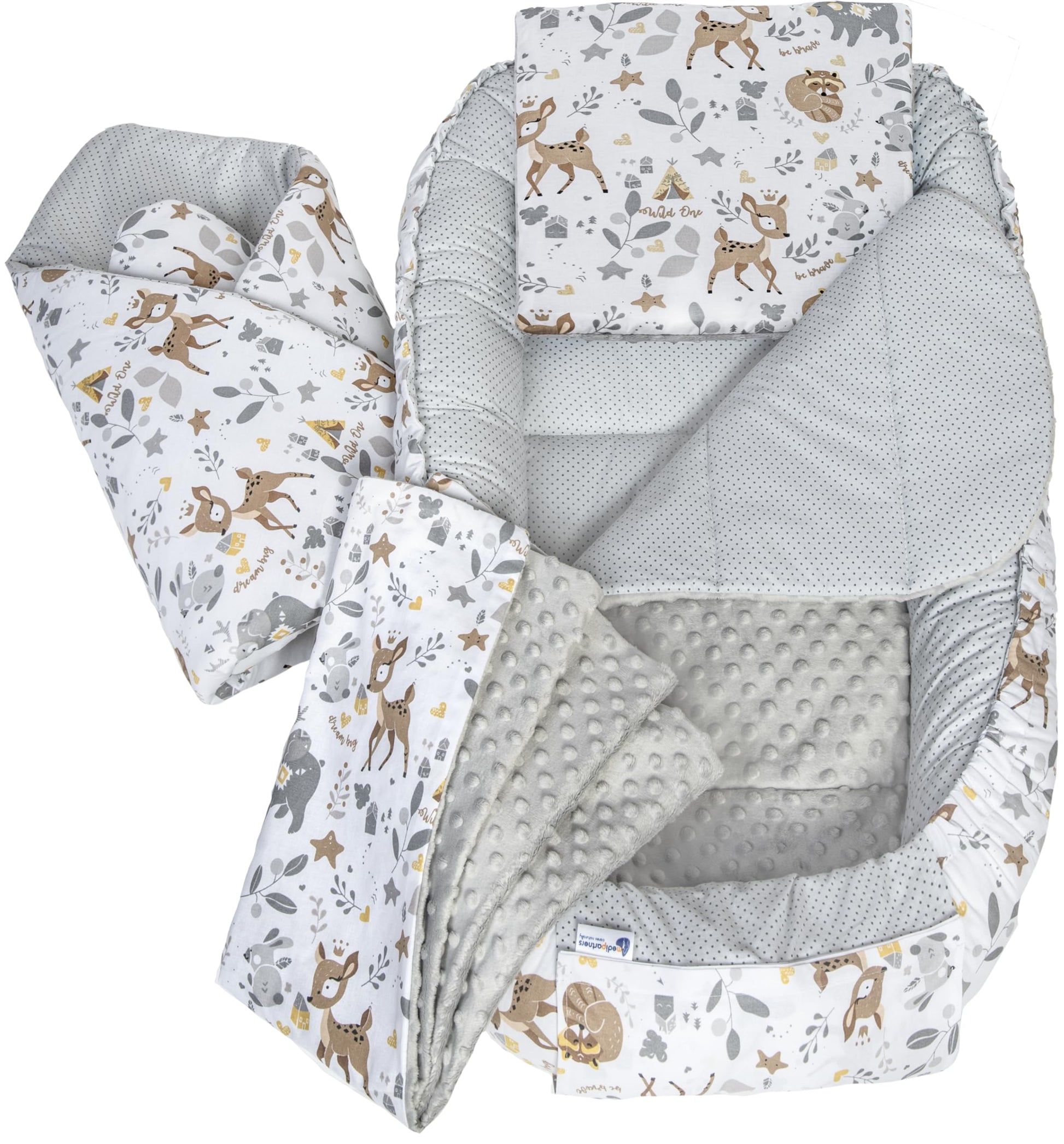 Medi Partners Babynest Set 5-teilig – Reh mit Grauem Minky. Ovales Babynest mit Reh-Muster und grauer Minky-Oberfläche. Bietet Babys geborgene Liegefläche.