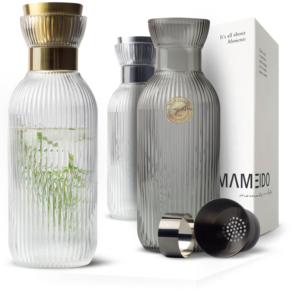 MAMEIDO Wasserkaraffe 1,5 l, Glaskaraffe mit Ausgiesser & Sieb, mundgeblasen, geriffeltes Glas