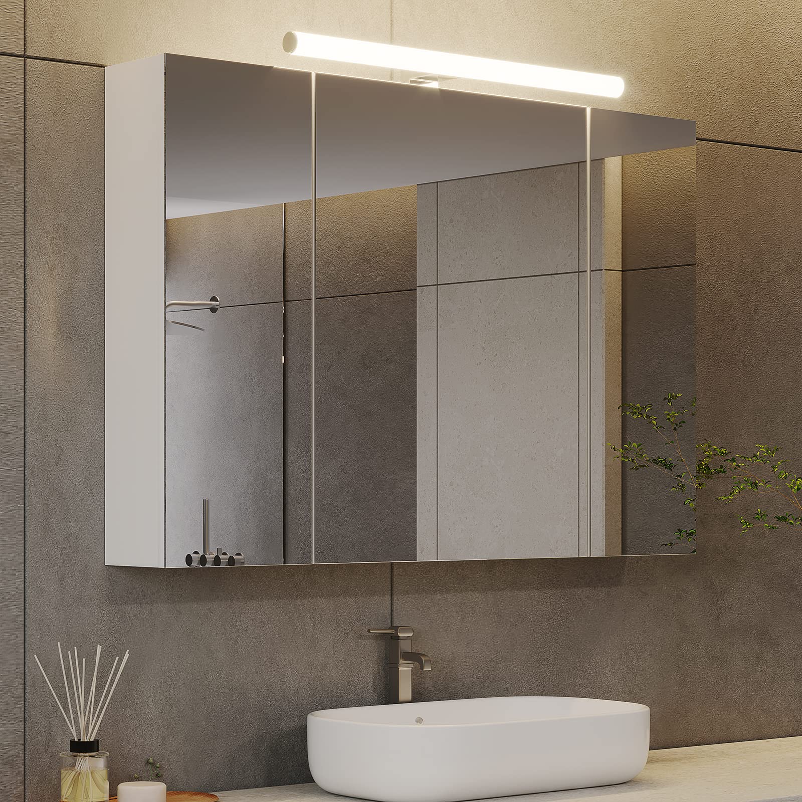 DICTAC Spiegelschrank Bad – 80x60cm Beleuchtung, Steckdose, 3 Türen. Rechteckiger Spiegelschrank. Organisiert und beleuchtet Ihr Badezimmer.