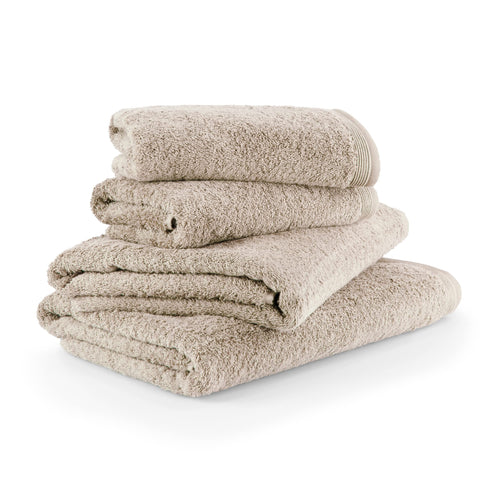 MÖVE Superwuschel Dusch- & Handtuch-Set 4-teilig Cashmere. Rechteckiges, beiges Frottee-Set zum Abtrocknen nach Dusche oder Händewaschen.