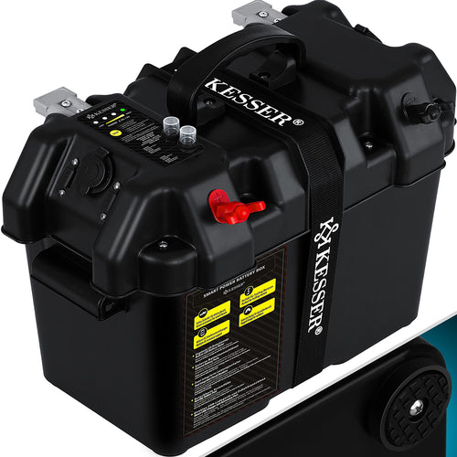 KESSER Batteriebox für Bootsmotor Aussenborder Wohnmobil USB 12V Schwarz. Rechteckige, schwarze Box schützt eine 12V Batterie und versorgt externe Geräte.